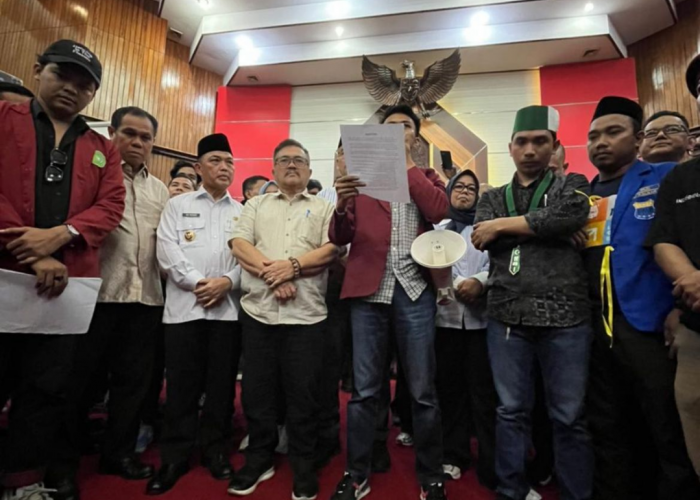 10 Tuntutan Aliansi Mahasiswa Kalimantan Barat dan Cipayung di DPRD Kalbar