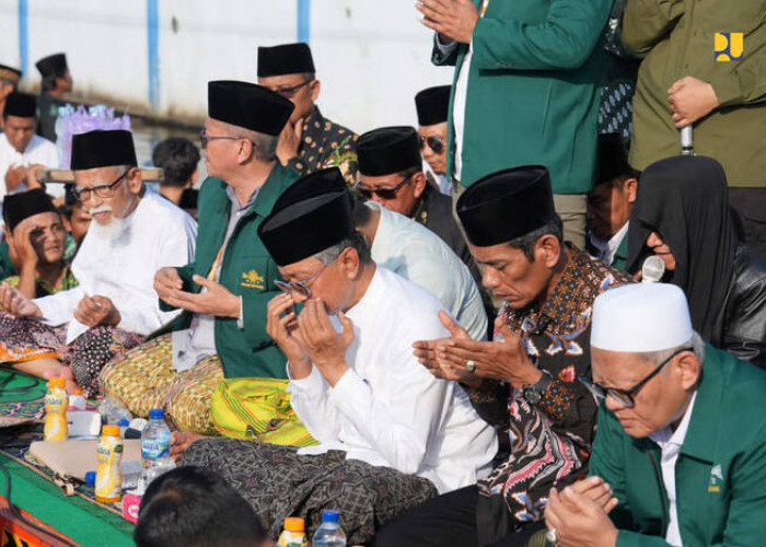 Istighosah Bersama Warga Demak, Kementerian PU Bergerak Cepat Atasi Banjir Rob