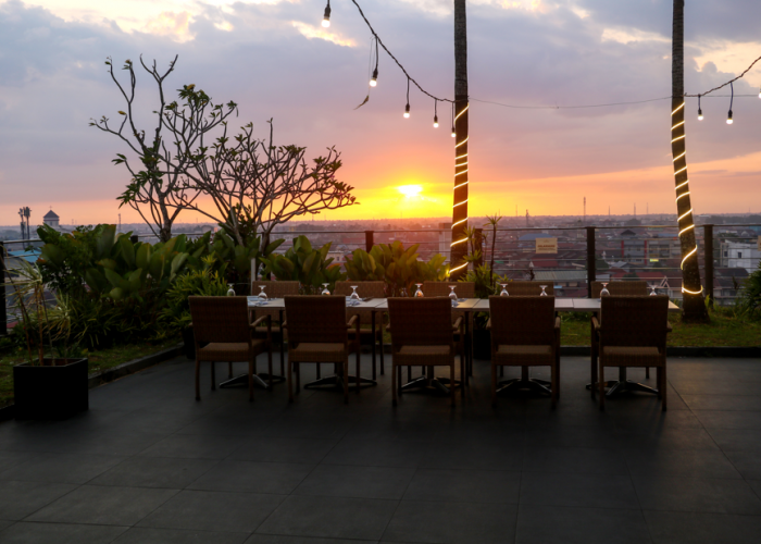 Nikmati Kota dari Ketinggian: Kuliner, Sunset, dan Musik di Borneo  Sky, Rooftop & Café