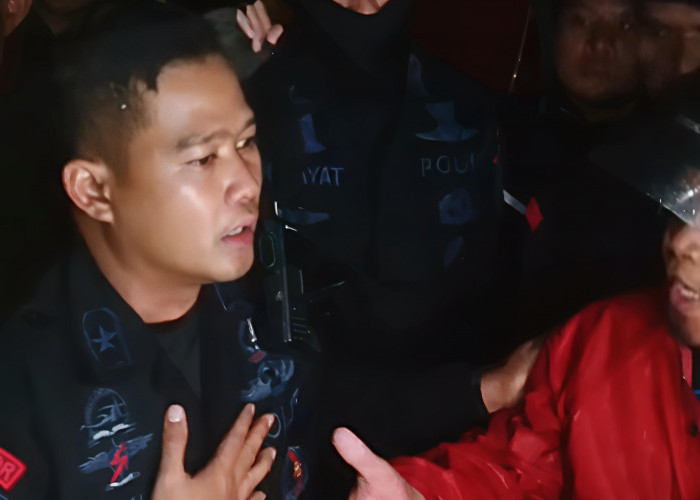 Ratusan Driver Ojol Geruduk Mako Brimob Usai Affan Kurniawan Tewas Dilindas Barracuda