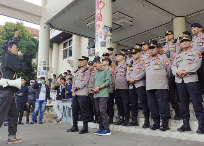 Aliansi Mahasiswa Kalimantan Barat dan Cipayung Gelar Aksi di DPRD Kalbar, Tuntut Tanggung  Jawab Isu Sosial