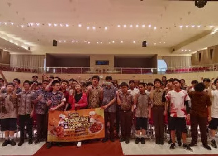 Seminar Public Speaking oleh Coach Priska Sahanaya Bersama PRONAS di SMA PAH TSUNG