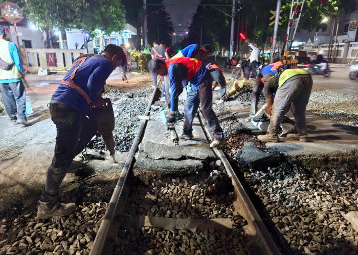 Ada Pekerjaan Perbaikan Geometri Jalan Rel, KAI Daop 1 Jakarta Imbau Pengguna Jalan Hindari JPL 14 