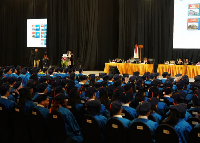 Wisuda 70 BINUS @Malang: Kisah Anak Guru yang Berhasil Membiayai Kuliah Sendiri Hingga Wisuda