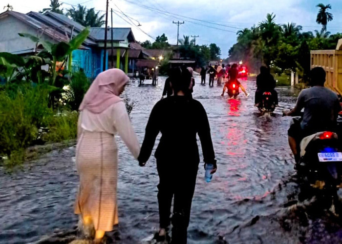 Banjir Melanda Desa Pasir Mempawah Hilir, Aktivitas Warga Terganggu