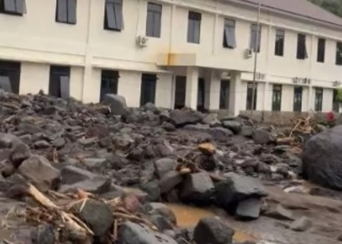 PU Kirim Personel dan Alat Berat Atasi Banjir Sitaro