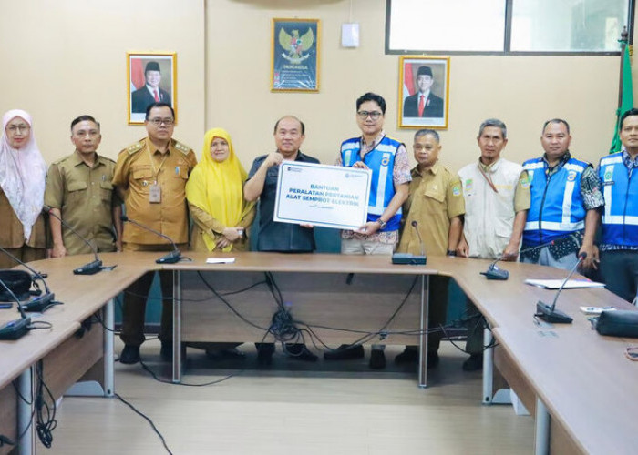 JTT Salurkan Bantuan Alat Semprot Elektrik untuk Kelompok Tani di Bekasi