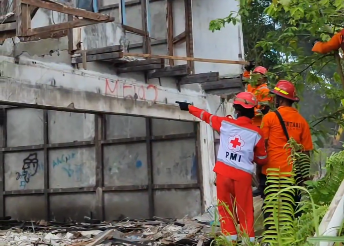 Satu Orang Belum Ditemukan, Tim Gabungan Sedang Dalam Pencarian Reruntuhan di Gang Martapura Pontianak