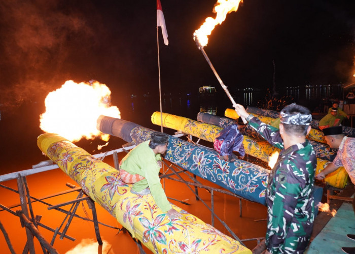 Tradisi Meriam Karbit Meriahkan Sambut Lebaran di Pontianak