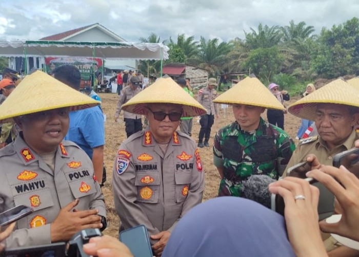 Polres Kubu Raya Sebagai Unsur Pelaksana Gugus Tugas Ketahanan Pangan Polri, Laksanakan Tanam Jagung  Serentak