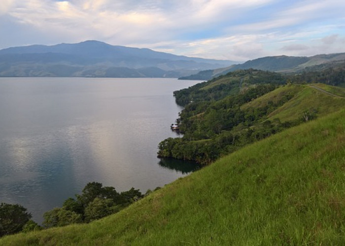 Keindahan Air dan Awan! Eksplorasi Enam Danau Cantik di Indonesia yang Wajib Masuk Daftar Liburan Kamu