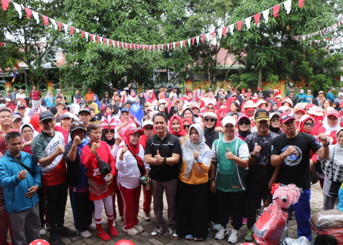 Peringati HUT RI, Wakil Wali Kota Pontianak Gaungkan Kampanye Kebersihan Lingkungan Melalui Jalan Sehat