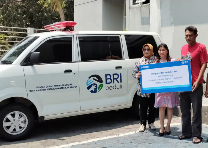 BRI Serahkan Ambulans di Hari Batik untuk Kesehatan Klaten