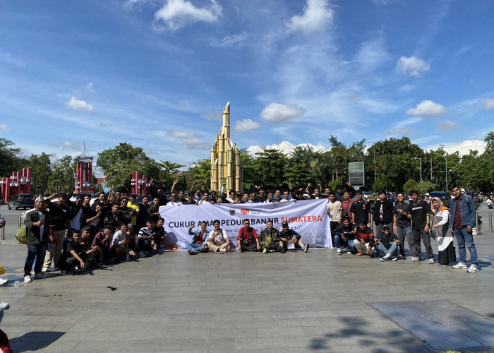 RUMAH ZAKAT & WBBA GELAR CUKUR AMAL DI TAMAN DIGULIS, 100 CAPSTER TURUN UNTUK PEDULI BANJIR SUMATERA