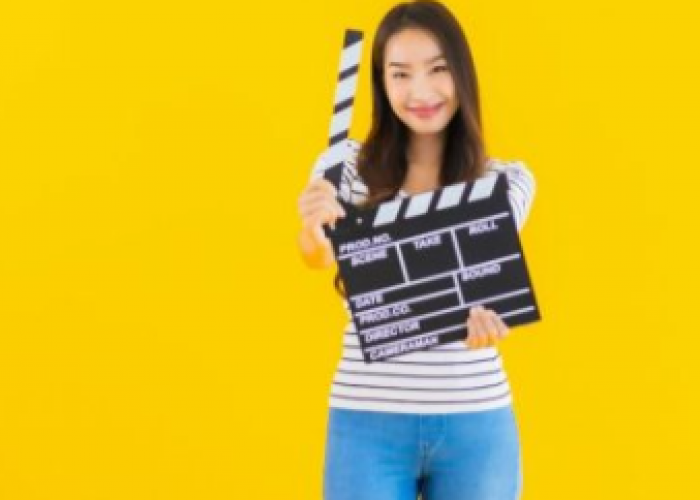 5 Film Romantis yang Wajib Ditonton Bulan Ini