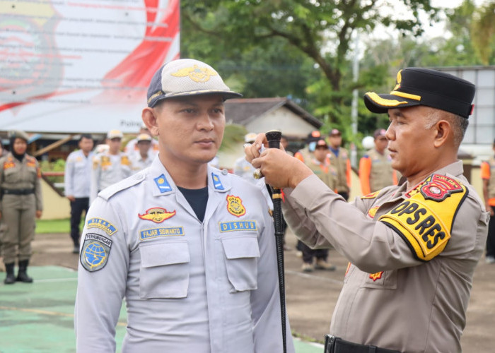 Kapolres Melawi Pimpin Apel Gelar Pasukan Operasi Lilin Kapuas 2024