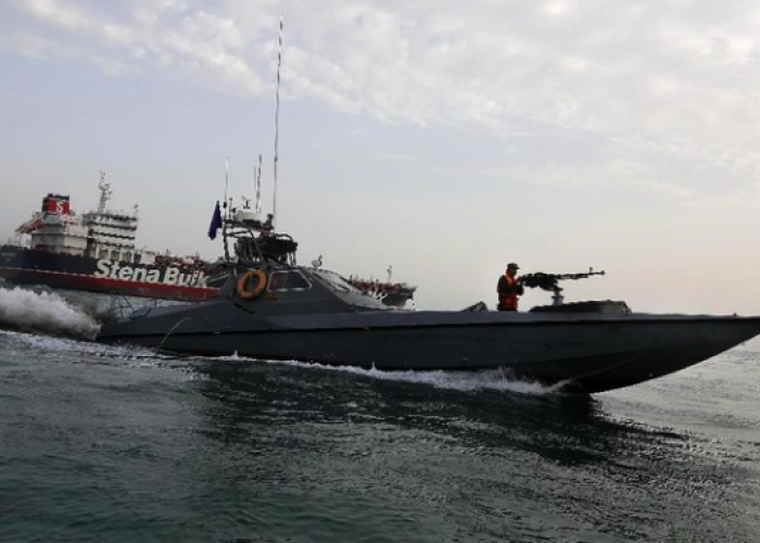 Ketegangan di Selat Hormuz: Iran Menahan Kapal Tanker AS sebagai Pembalasan