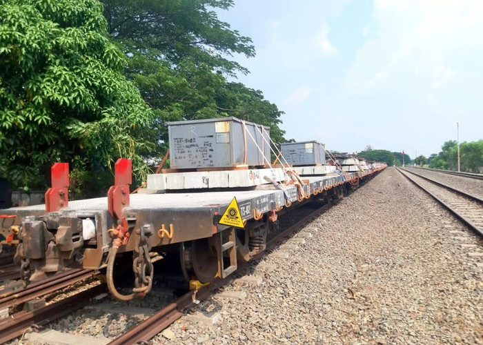 KAI Logistik Perkuat Dukungan Terhadap Proyek Infrastruktur Perkeretaapian Melalui Pengiriman Wesel Bantalan 