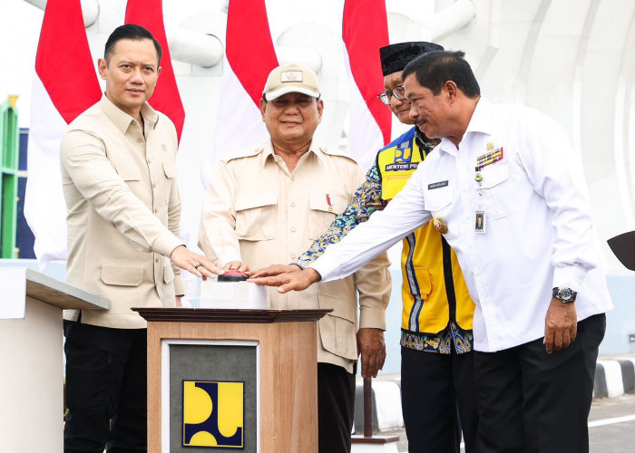 AHY Dampingi Presiden Prabowo Resmikan Flyover Madukoro