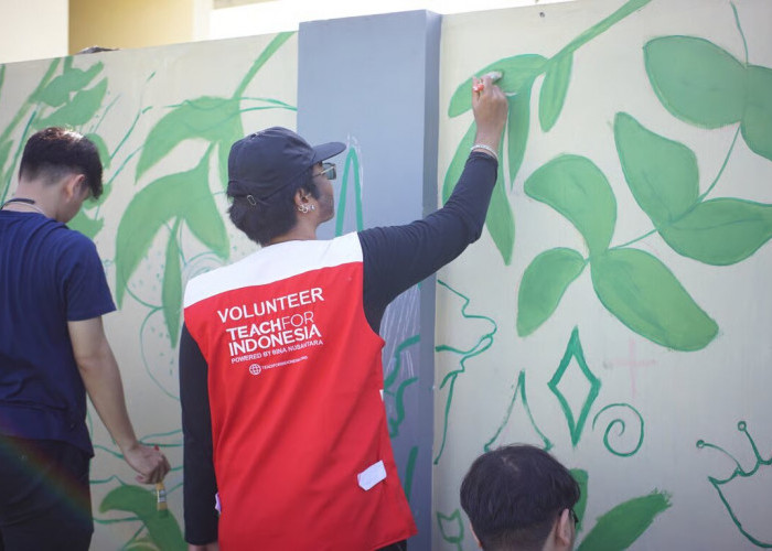 BINUS @Malang Percantik Pesona Aji Saptorenggo Lewat Program Mural Kolaboratif BINUSIAN Plants Hope