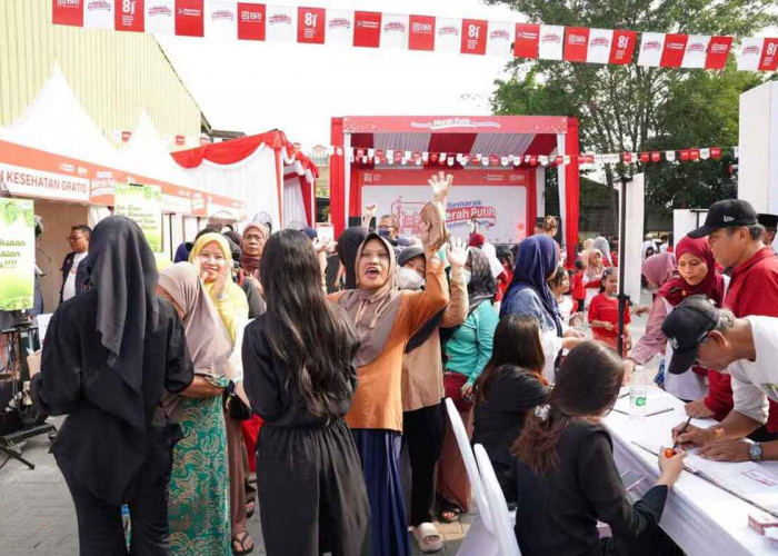 Warga Pasar Malaka Rorotan Antusias Meriahkan Semarak Merah Putih BRI Region 6