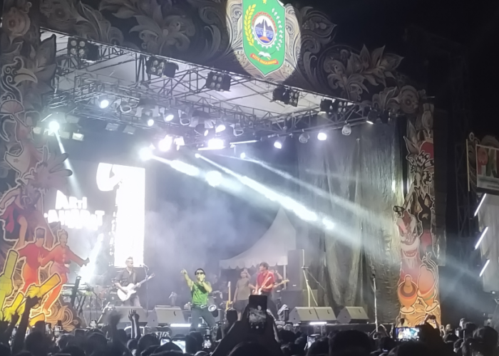 Gelar Penutupan Pekan Kebudayaan Daerah, Nidji Band Guncang Ribuan Masyarakat Kota Singkawang! 