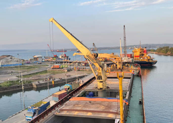 Dukung Ekspor Pertanian, Pelindo Multi Terminal Lepas 6.000 Ton Jagung Sumbawa ke Filipina