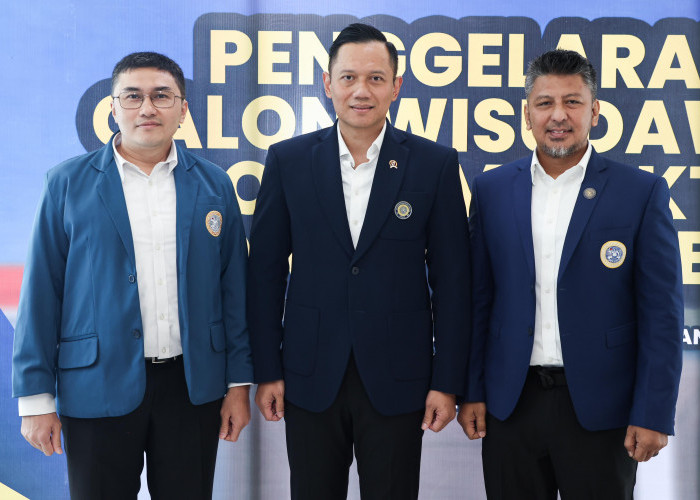 Raih Penghargaan Lulusan Terbaik di Unair, Ketum Demokrat AHY Lulus Bareng Bendum dan Jubirnya