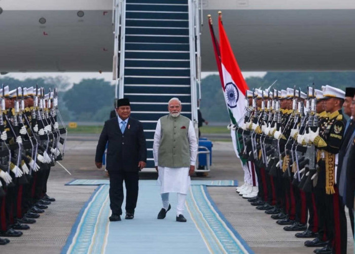 PM India Narendra Modi Tiba di Indonesia, Disambut Langsung Presiden Prabowo