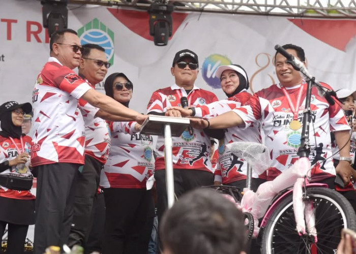 30 Ribu Warga Kubu Raya Meriahkan Fun Run & Fun Walk 2025 Saat Gebyar HUT RI ke-80