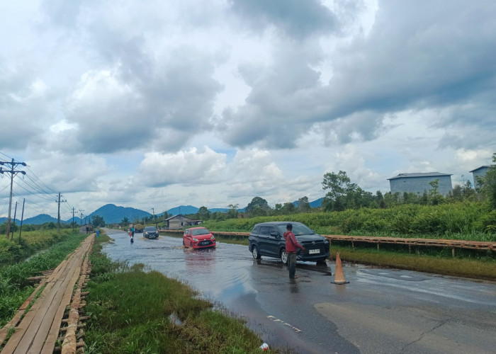 Swadaya Warga Bangun Jembatan di Desa Galang, Solusi Alternatif Bagi Pengguna Jalan Pinyuh - Anjongan 