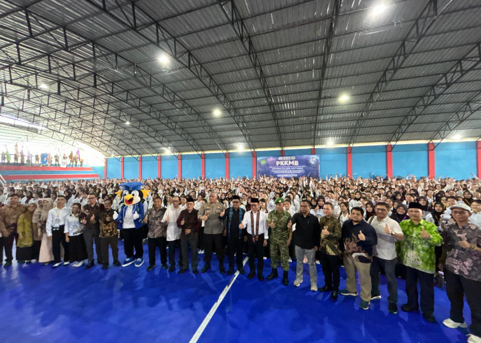 Tak Hanya Akademik, 1.291 Mahasiswa Baru PGRI Pontianak Dibekali Wawasan Kebangsaan hingga Teknologi