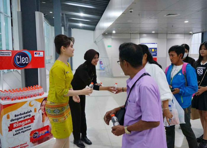 KAI Bandara Fasilitasi Penumpang Berbuka Puasa di Stasiun dan Dalam Kereta