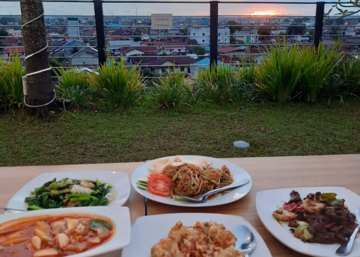 Manjakan Diri dengan Hidangan Lezat dan Pemandangan Kota dari Borneo Skycafe Borneo Hotel Pontianak