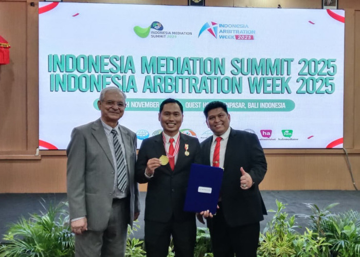 ASN Pemkot Pontianak Tegguh Yuliarto Raih Penghargaan Nasional IADR Awards 2025