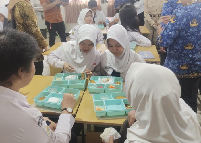 Makan Bergizi Gratis Selama Ramadhan: Siswa Bisa Bawa Pulang Makanan