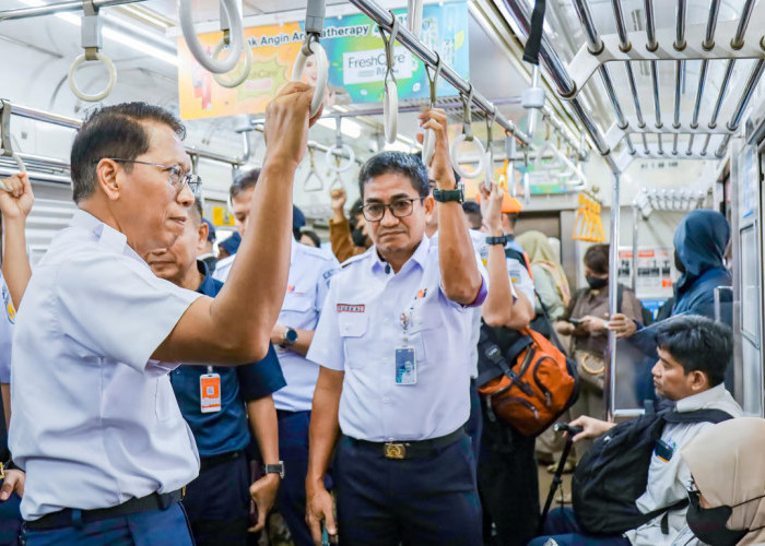 Dirut KAI Tinjau Pelaksanaan Layanan Kartu Disabilitas di Stasiun Manggarai