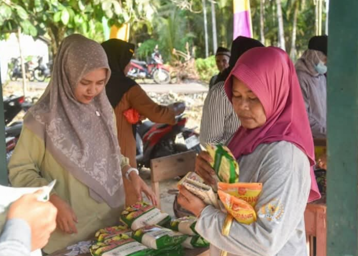 Operasi Pasar Teluk Pakedai, Bupati Kubu Raya Tambah Subsidi Pribadi