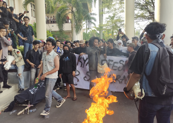 5 Tuntutan Utama Mahasiswa dan Masyarakat di Pontianak ke DPRD Kalbar