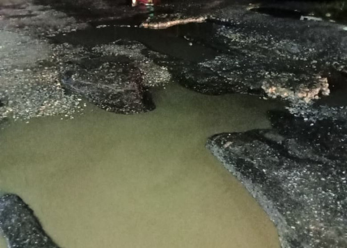 Warganet Geram Jalan Trans Kalimantan Dibawah Kewenangan Pemprov Kalbar Tak Kunjung Diperbaiki