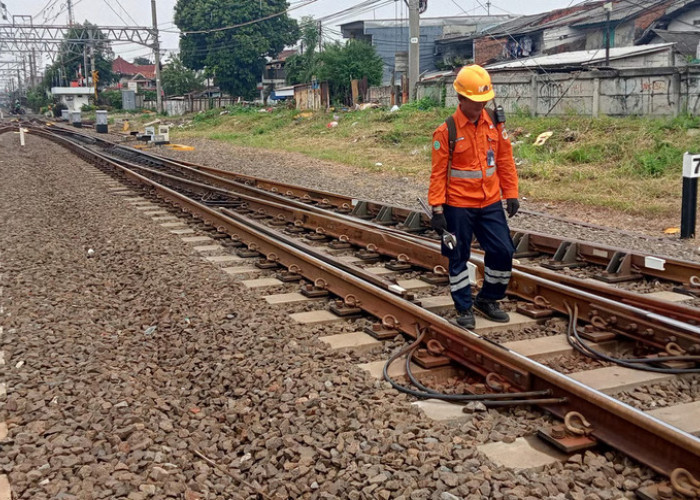 Peran Krusial Petugas Pemeriksa Jalur di Tengah Meningkatnya Jumlah Perjalanan KA
