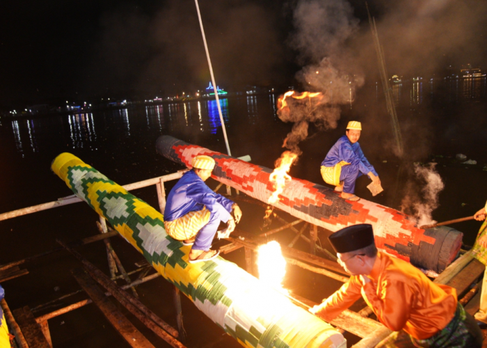 Melestarikan Tradisi Meriam Karbit di Tengah Kesulitan Biaya dan Bahan Baku