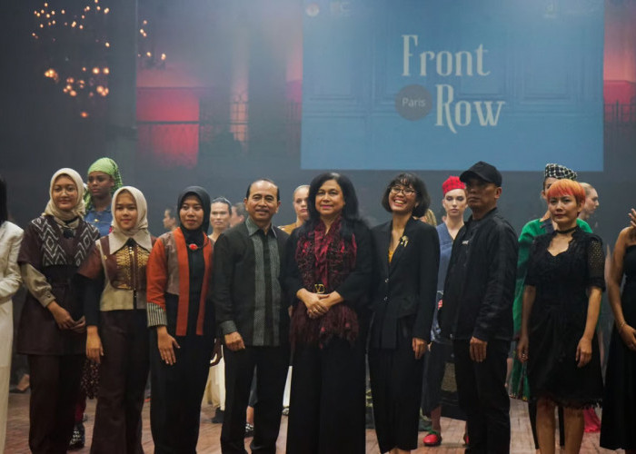 Semarak Kreativitas Mahasiswa Fashion Program BINUS University di Front Row Paris 2024