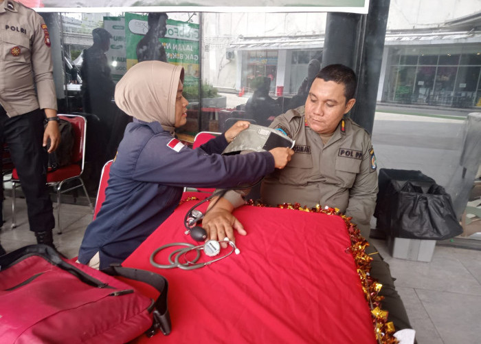 Tim Kesehatan Polres Kubu Raya Berikan Layanan Kesehatan untuk Personel dan Pemudik