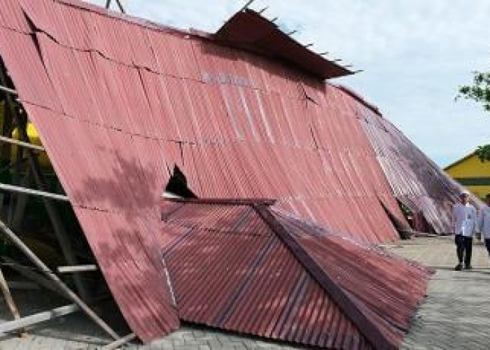 Bangunan Pondok Pesantren di Kubu Raya Roboh Pasca Diterjang Angin Kencang