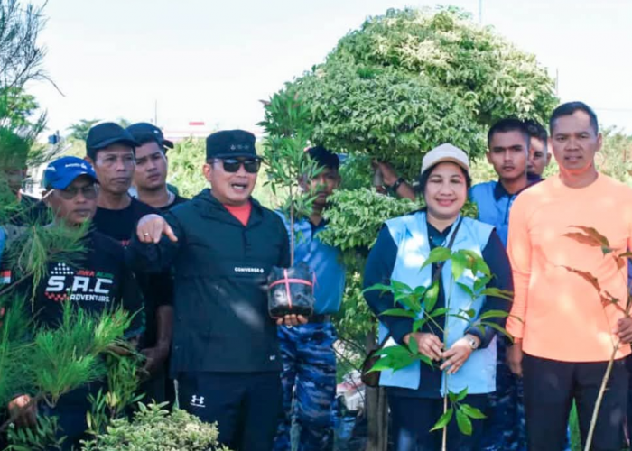 Bupati Kubu Raya dan Angkasa Pura II Tanam Ratusan Pohon di Bandara Supadio