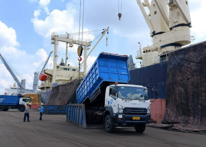 Fasilitasi Logistik Green Coke di Riau, Pelindo Solusi Logistik Dukung Transisi Energi Hijau