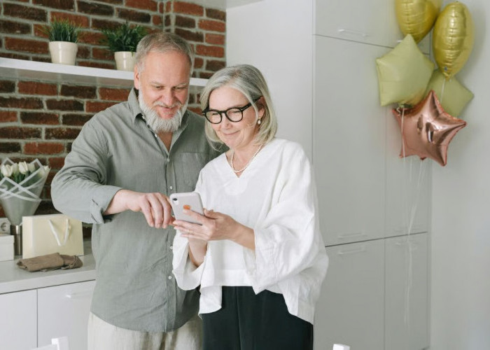 Menjadikan Emas Digital sebagai Hadiah Bermakna untuk Orang Tua