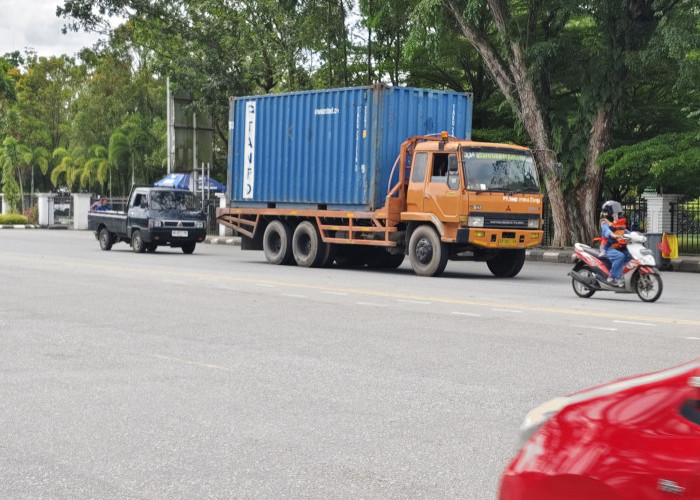 Jelang Lebaran 2026, Operasional Truk di Pontianak Dibatasi