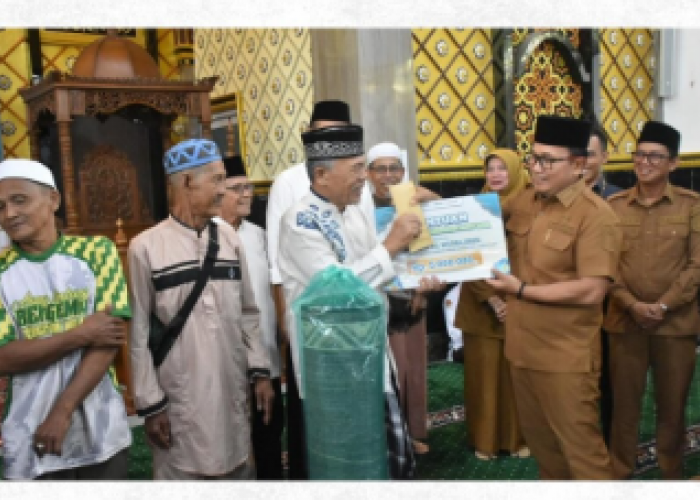 Safari Ramadan di Parit Baru, Sujiwo Serahkan Rp150 Juta untuk Masjid Al-Muhajirin